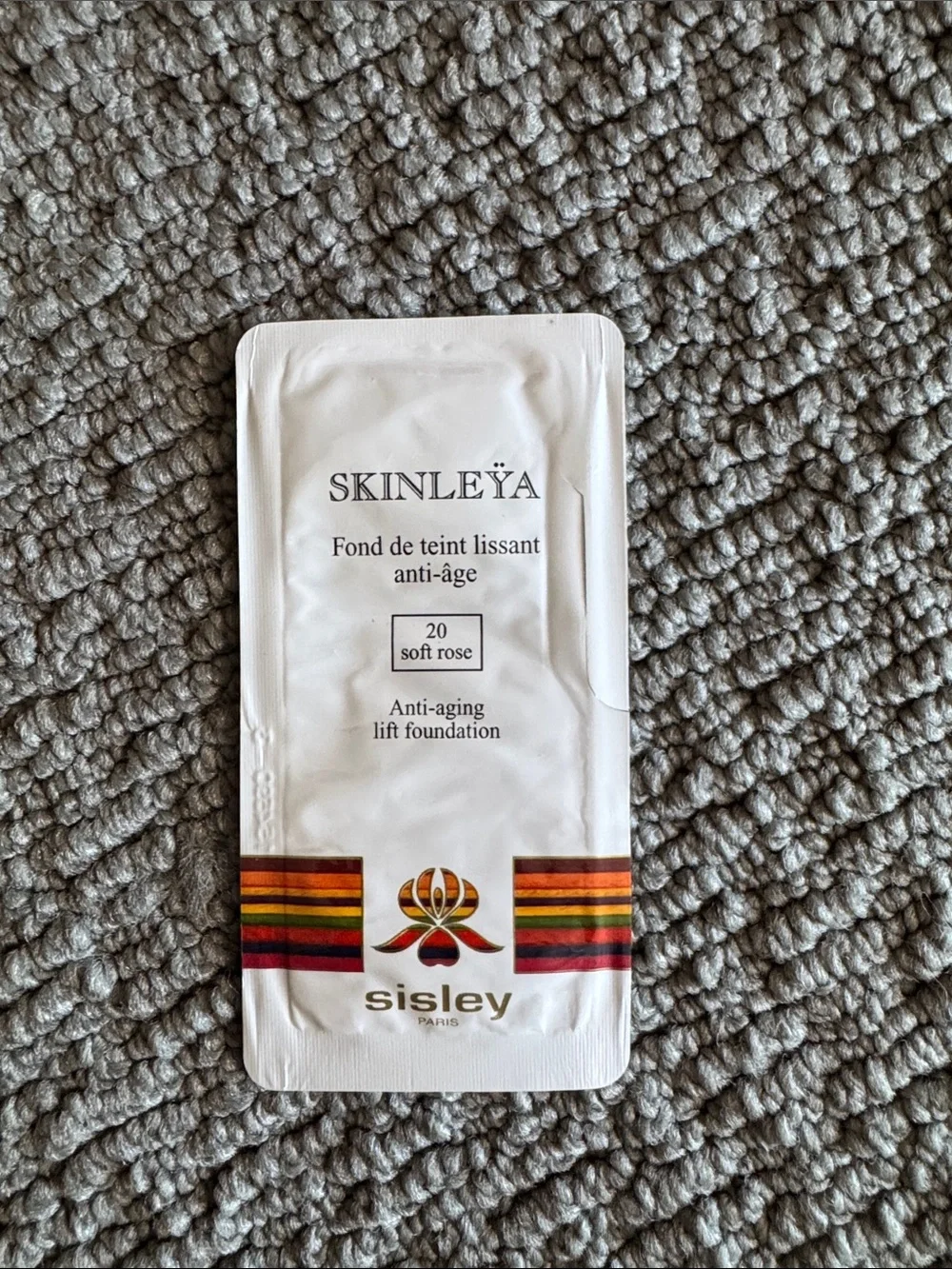 Foundation samples Make up forever HD Hydra Glow, touche eclat, Sisley, Armani